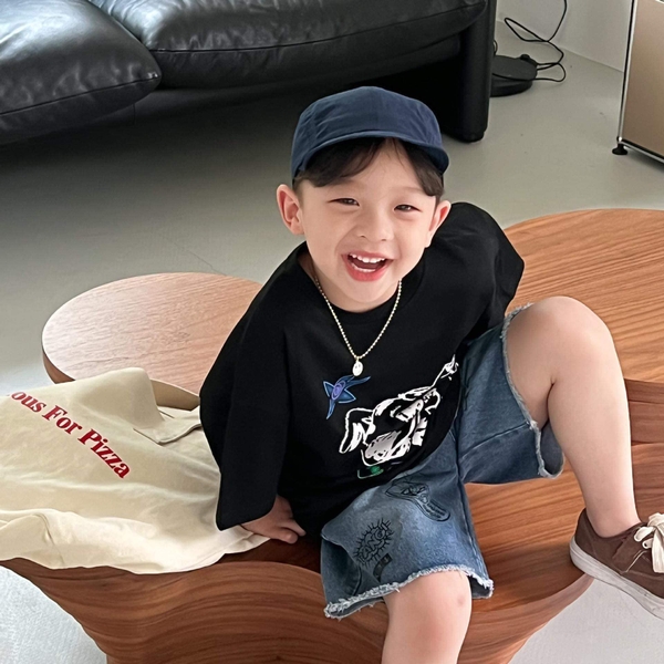 Bộ cotton bé trai Hi.sun áo phông đen chó và quần jean lửng rách gấu