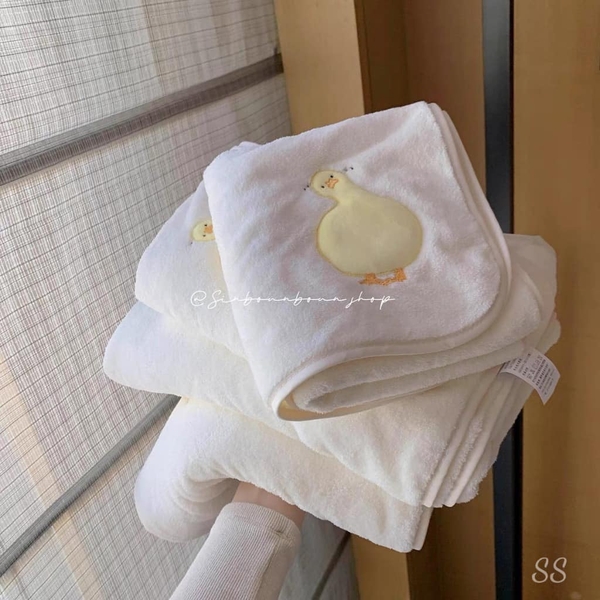 Set 2 khăn tắm chú vịt vàng 70x140cm màu trắng