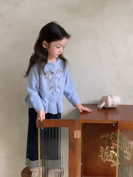 Áo khoác cardigan len xanh thêu hoa viền bèo vintage