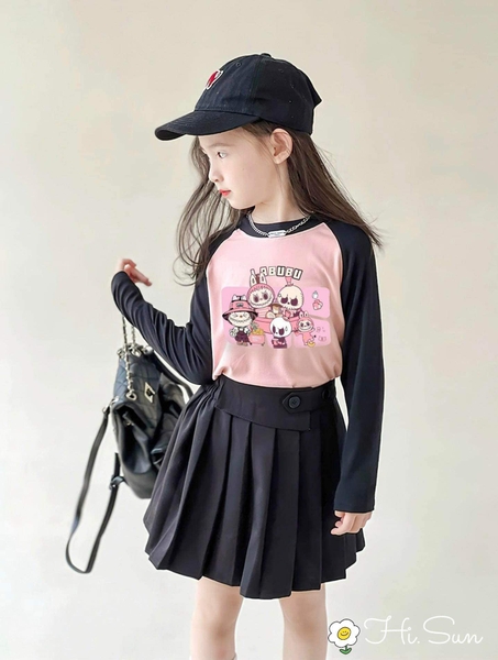 Bộ áo dài tay raglan đen hồng kèm chân váy xếp li in mẫu Labubu