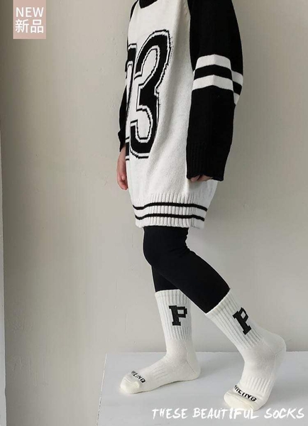 Set 4 đôi tất chữ P cao cổ cho bé màu đen, trắng, ghi, navy
