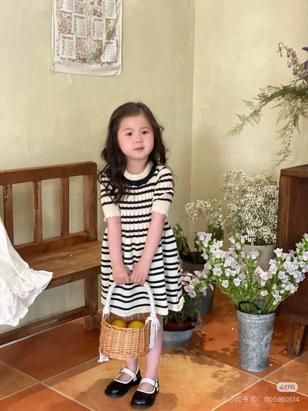 Váy len cộc tay cổ viền bèo style Hàn kẻ ngang navy trắng