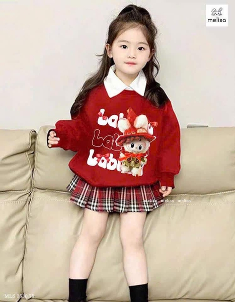 Bộ áo nỉ Labubu dài tay đỏ chân váy caro Melisa