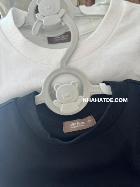 Áo cotton dài tay Toto Heroes cổ tròn 2 màu đen, trắng