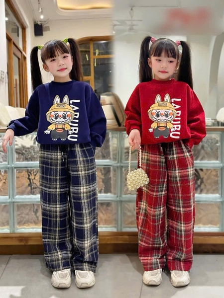 Bộ nỉ size 8-12Y hình Labubu dài tay quần kẻ caro Jia-Xing Qiu 2 màu đỏ, đen