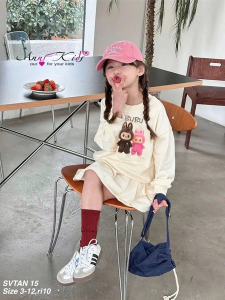 Set áo nỉ phối chân váy Labubu 2 màu hồng, be
