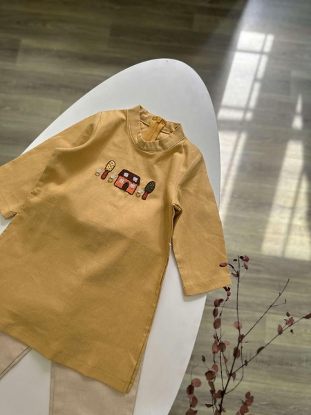 Áo dài linen thêu hoạ tiết Tết con hươu màu cam, ngôi nhà vàng