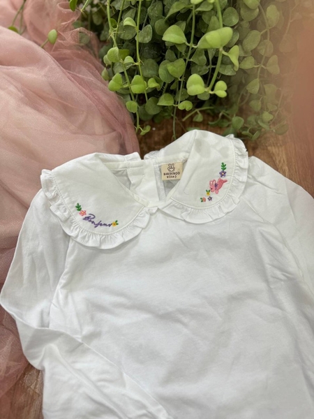 Áo cotton trắng cổ sen thêu hãng Lala Amang