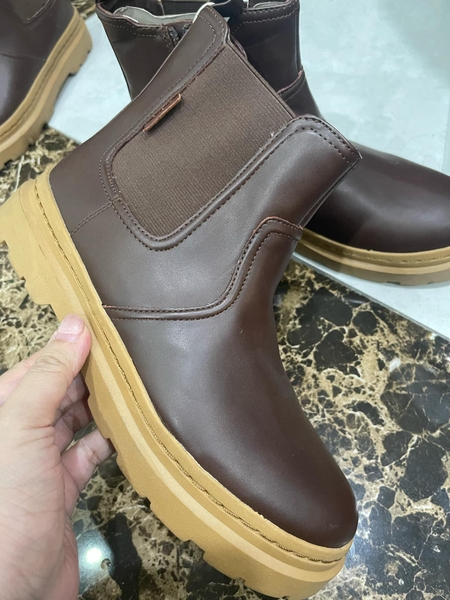 Boots Zara dư xịn 2 màu đen da bóng, nâu da lì