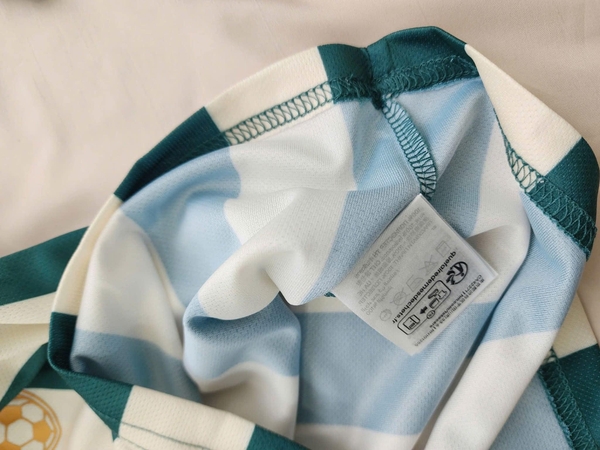 Áo phông cộc tay bóng đá H&M phối sọc xanh lá be