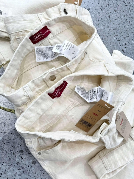 Quần jean trắng Levi's dáng suông cho nữ
