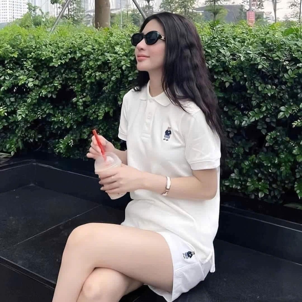Bộ Who.a.u polo cộc tay thêu gấu màu TRẮNG
