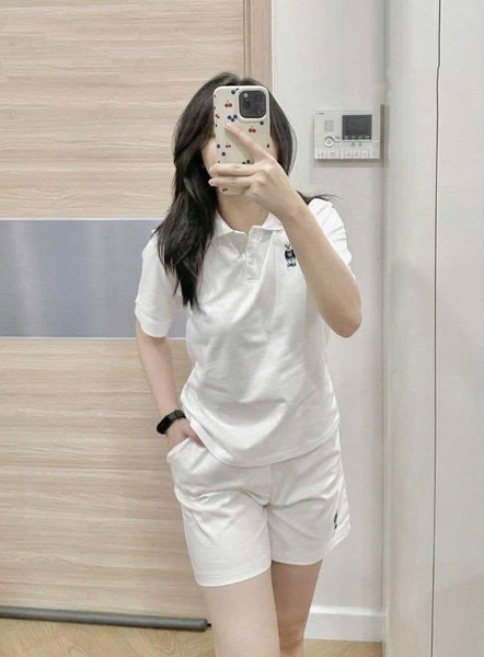 Bộ Who.a.u polo cộc tay thêu gấu màu TRẮNG