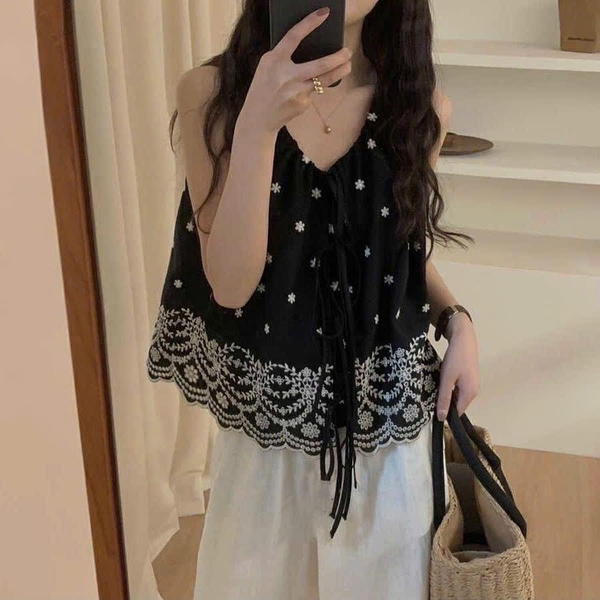 Bộ TOPSHOP áo sát nách hoa thị đen, quần suông be dài