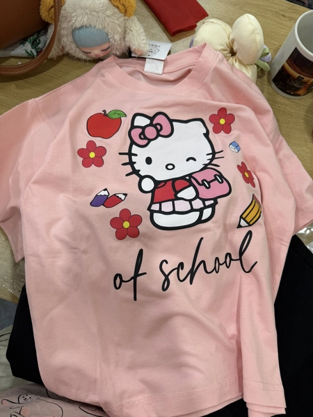 Bộ cộc tay Hello Kitty Elaine áo HỒNG CAM quần short jean đen