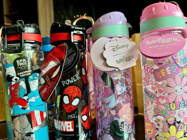 Bình nước nhựa TO 650ml hãng SMIGGLE có ống hút nhiều mẫu cho bé