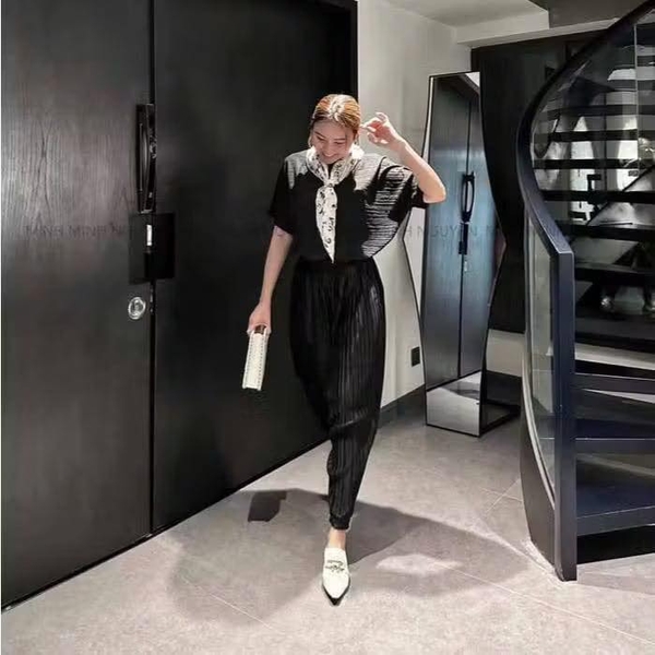 Bộ ASPEN tặng kèm KHĂN áo cộc tay quần bom chất thun dập 2 màu đen và xanh lá cho nữ
