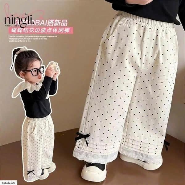 Quần suông chấm bi viền ren màu be cho bé