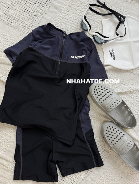 Bộ bơi SUNTOUR áo cộc tay quần sooc màu Xám Đen bé trai
