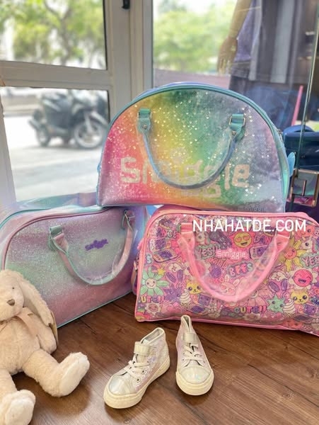 Túi du lịch Smiggle có dây đeo size 42x30cm