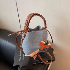 Túi giỏ quai tết đeo chéo kèm charm ngựa 15*16*13cm