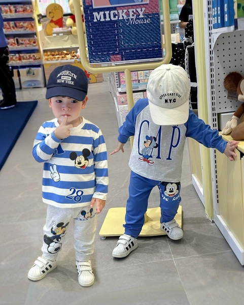 Set 2 bộ dài tay cotton GAP MICKEY tone xanh ghi cho bé trai