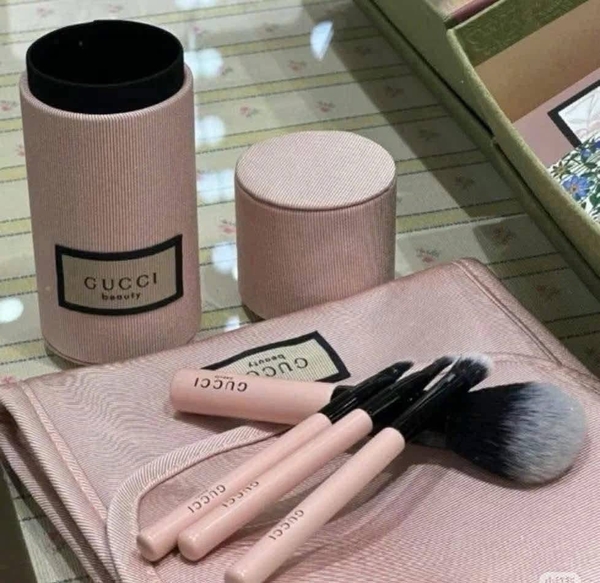 Set 4 cọ make up Gucci hộp hồng