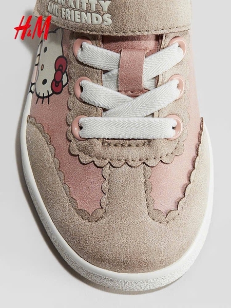Giày H&M Sanrio Hello Kitty màu hồng buộc dây kèm quai dán