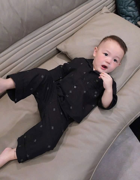 Bộ pyjama đen dài tay hoạ tiết vuông cho bé