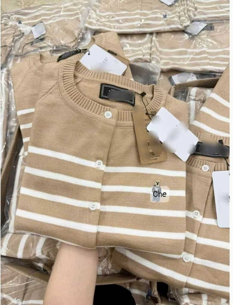 Áo len cardigan Who.Au màu be nâu kẻ ngang dài tay cổ tròn