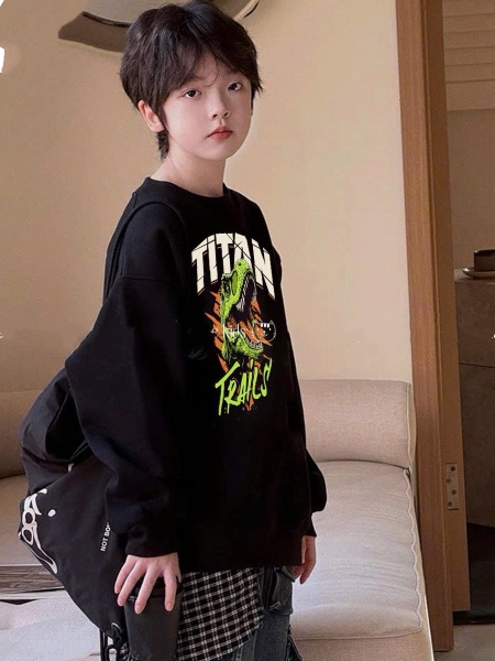 Bộ nỉ Elaine Titantrails khủng long áo nỉ đen quần jean