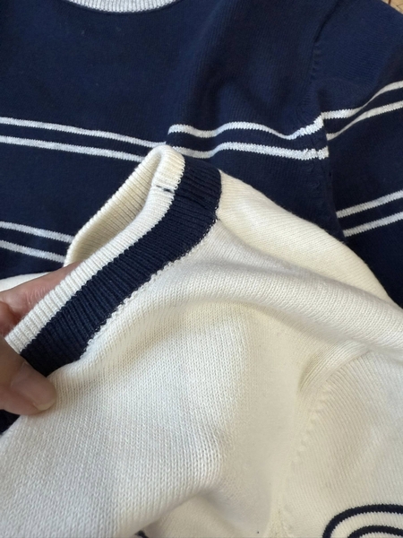 Áo len dài tay cổ tròn kẻ ngang 2 màu