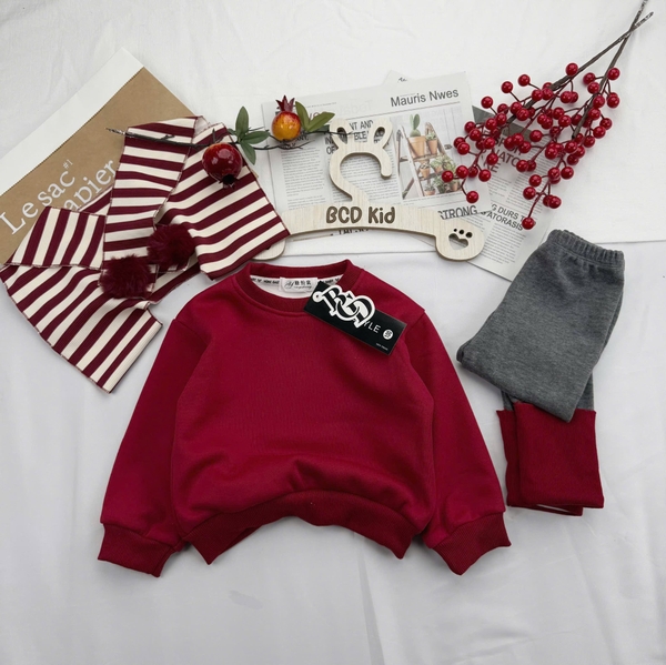 Bộ nỉ lót bông đỏ quần legging xám kèm khăn