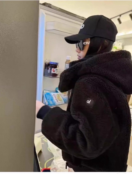 Áo khoác lông alo có mũ màu đen