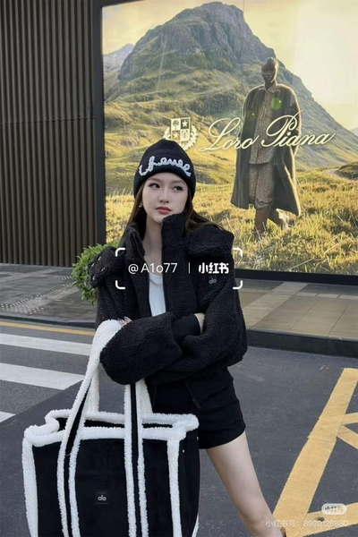 Áo khoác lông alo có mũ màu đen