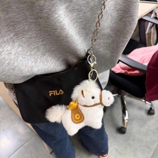 Charm Ngựa đeo túi Mã đáo thành công 3 màu nâu, đỏ, trắng