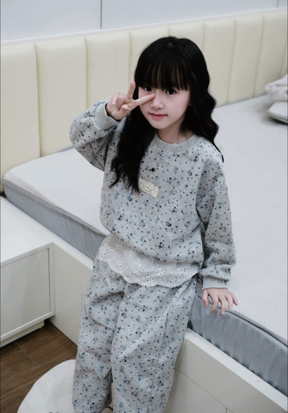 Bộ nỉ hoa nhí màu ghi Hone Baby cho bé