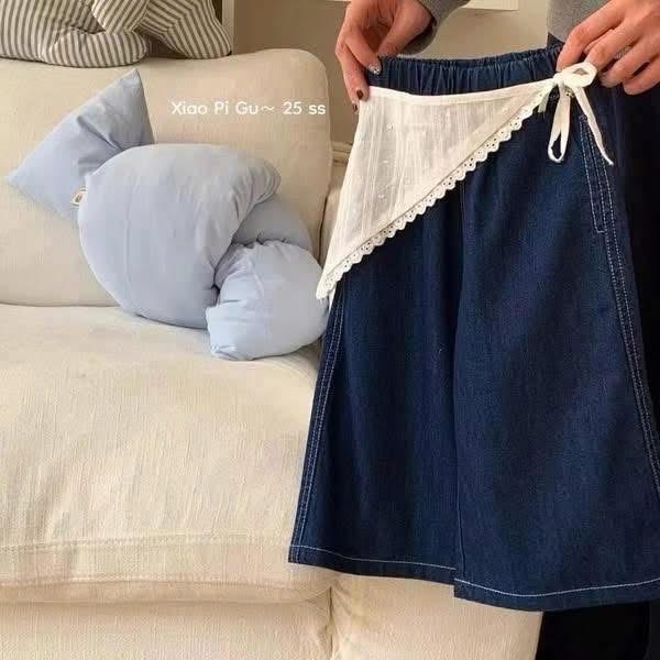 Quần jean đậm ống suông kèm khăn ren cho bé