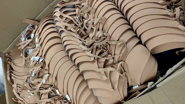 Áo Bra Victoria’s Secret PINK 3 màu đen, nâu, hồng nude