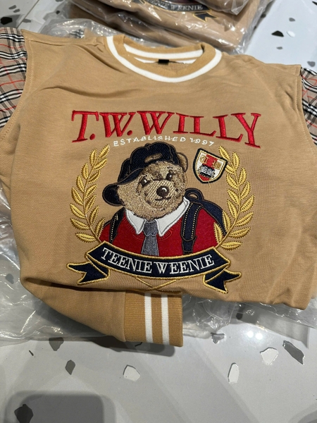 Áo nỉ Teenie Weenie thêu gấu màu nâu tay phối caro