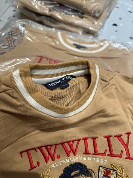 Áo nỉ Teenie Weenie thêu gấu màu nâu tay phối caro