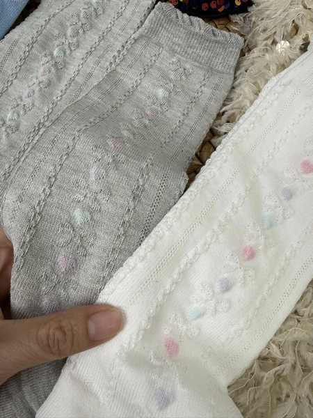 Set 2 đôi tất Uniqlo dài cao cổ nhiều mẫu đen, ghi, trắng, xanh, tím trái tim