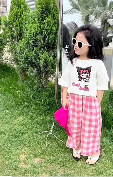 Bộ Kuromi Sofia Candy áo cộc tay trắng quần thô dài caro hồng