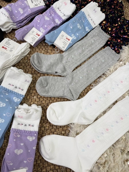 Set 2 đôi tất Uniqlo dài cao cổ nhiều mẫu đen, ghi, trắng, xanh, tím trái tim