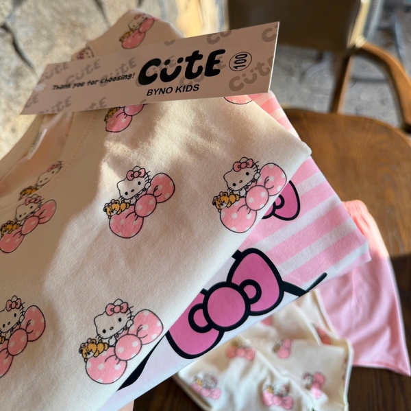 Set 2 bộ cotton cộc tay Kitty nơ màu hồng, be cho bé gái
