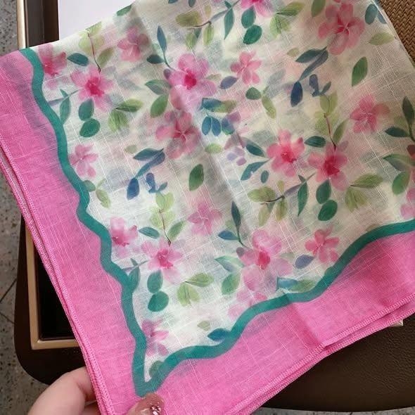 Khăn vuông linen họa tiết hoa hồng size 58x58cm