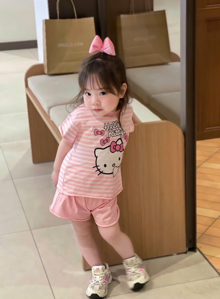 Set 2 bộ cotton cộc tay Kitty nơ màu hồng, be cho bé gái