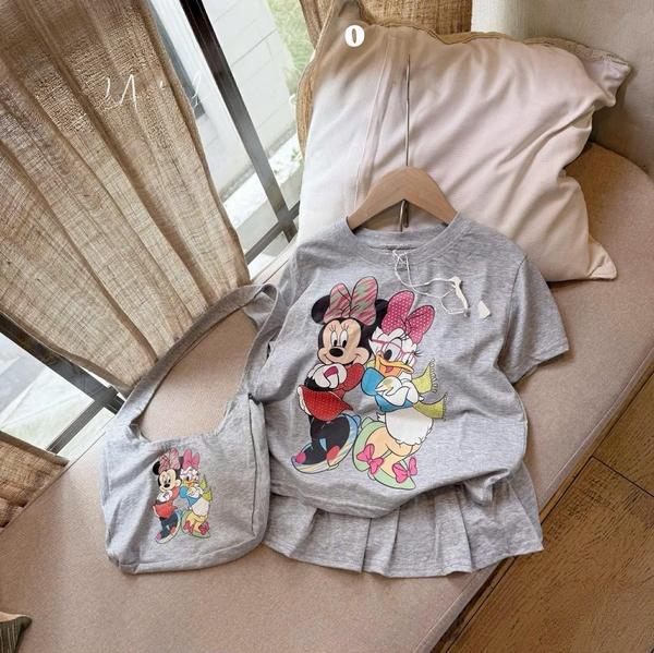 Bộ cộc tay chân váy Minnie Daisy kèm túi 2 màu đỏ và ghi