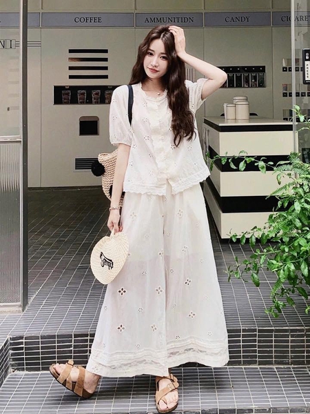 Bộ thô ren cộc tay trắng Na Na thêu hoa quần suông dài