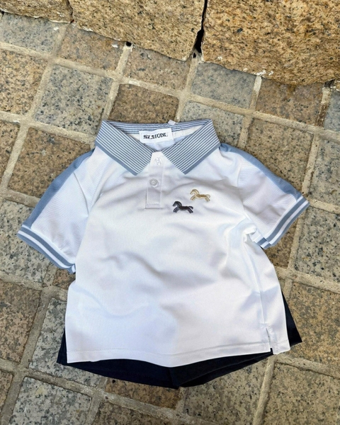 Bộ polo thêu ngựa áo trắng viền xanh quần sooc kaki đen bé trai